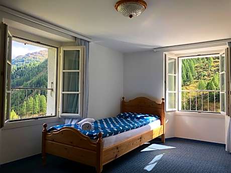 Single Room with Shared Bathroom