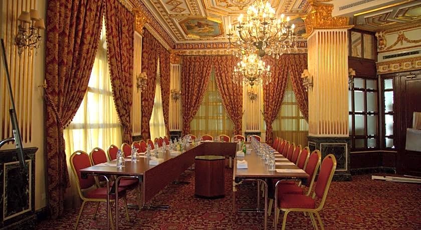 Golden Tulip Serenada Hamra Hotel