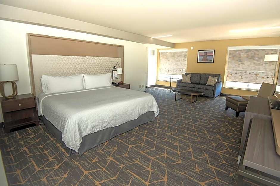 Holiday Inn & Suites Oakland - Airport by IHG