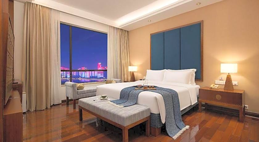 Baohua Harbour View Hotel