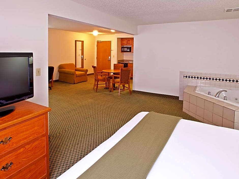 Holiday Inn Express & Suites Logan