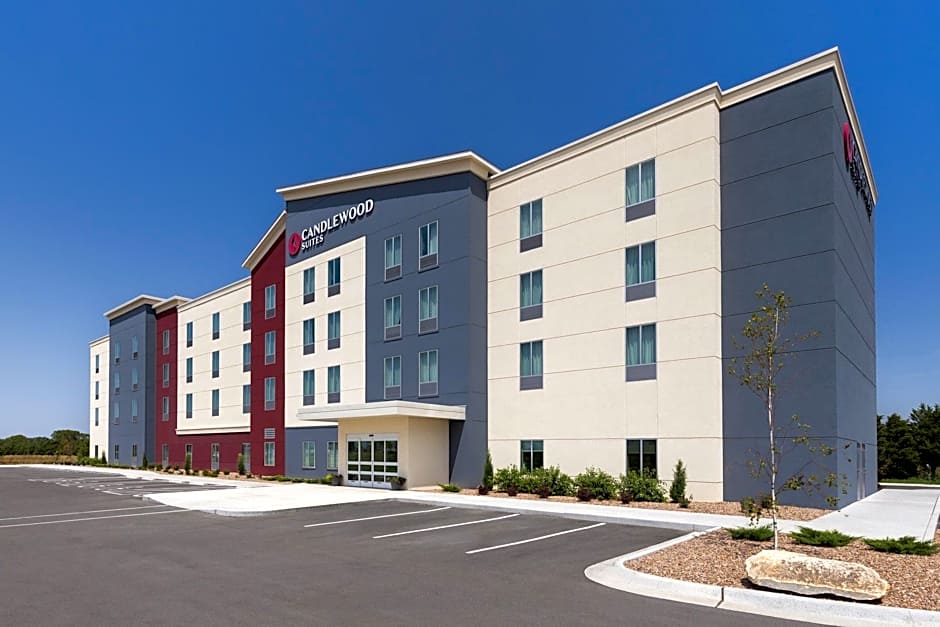 Candlewood Suites McPherson By IHG