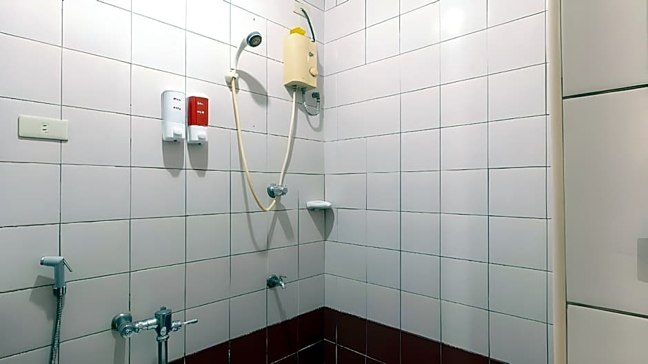 RedDoorz @ Downtown Tacloban