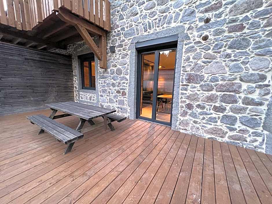 Gite Roche Des Ducs avec Piscine toute l'année, Spa, Sauna, Hammam