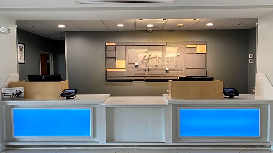 Holiday Inn Express Hotel & Suites Byram By IHG