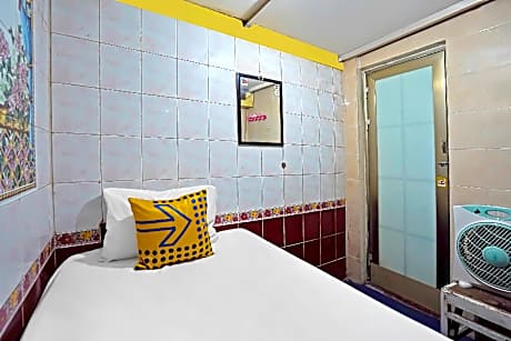 Single Room without Air Conditioning