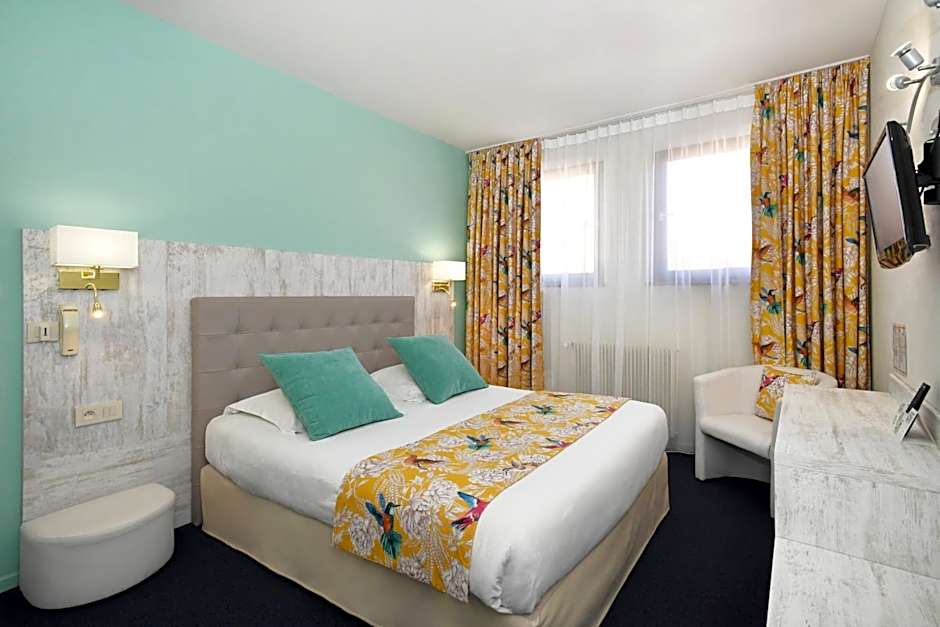 Logis Hôtel du Centre - Halte idéale en cyclotourisme avec garage à vélos clos