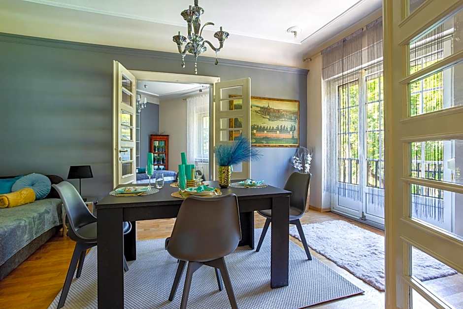 Serpentine Apartments at Buda Castle