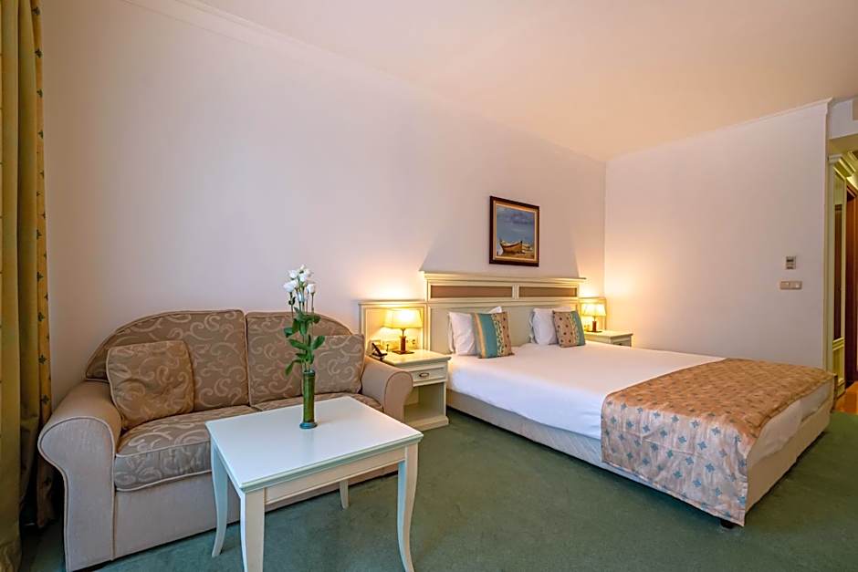 Helena Park - Ultra All Inclusive