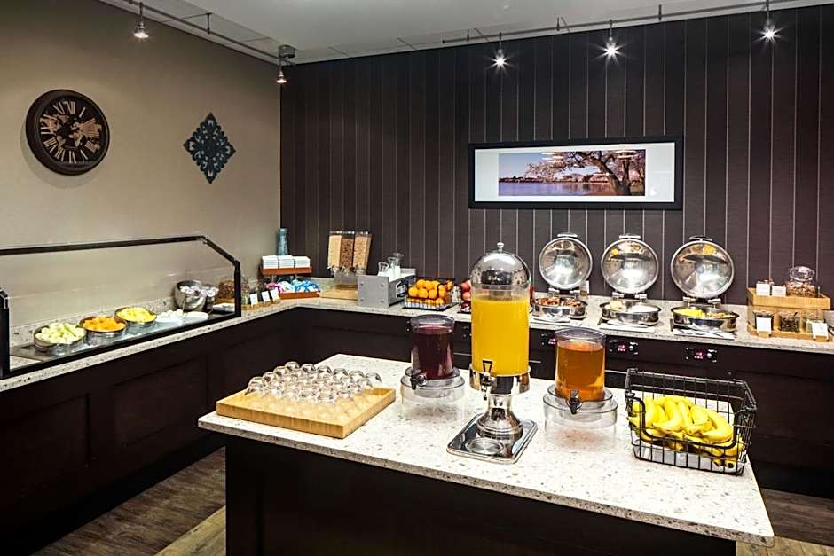 DoubleTree by Hilton Silver Spring DC North