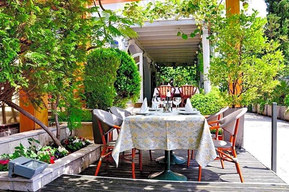 Villa Velzon Guesthouse