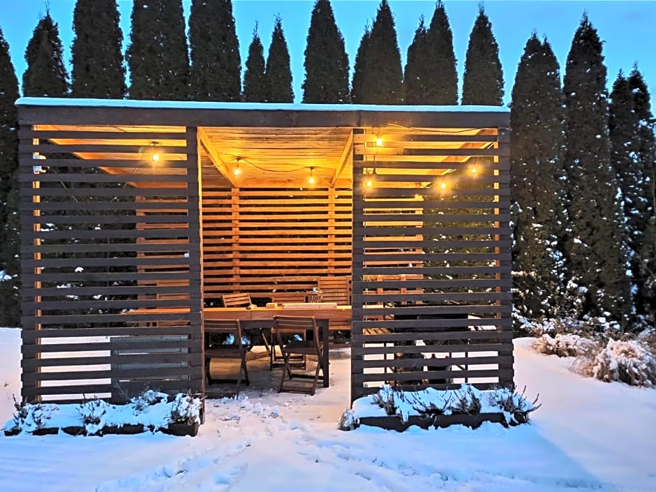 Lawendowo- sauna jacuzzi domki w ogrodzie i apartamenty w kamienicy