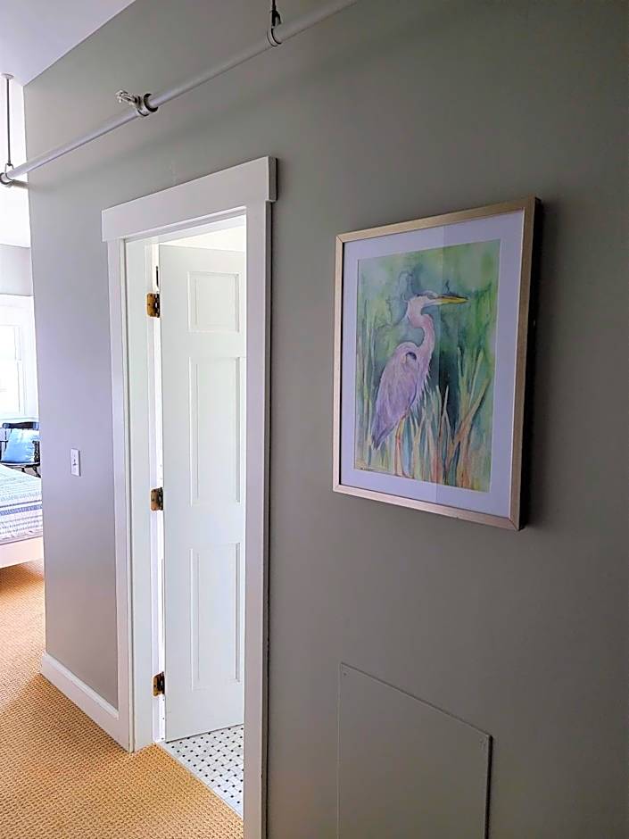 East Wind Inn & Suites