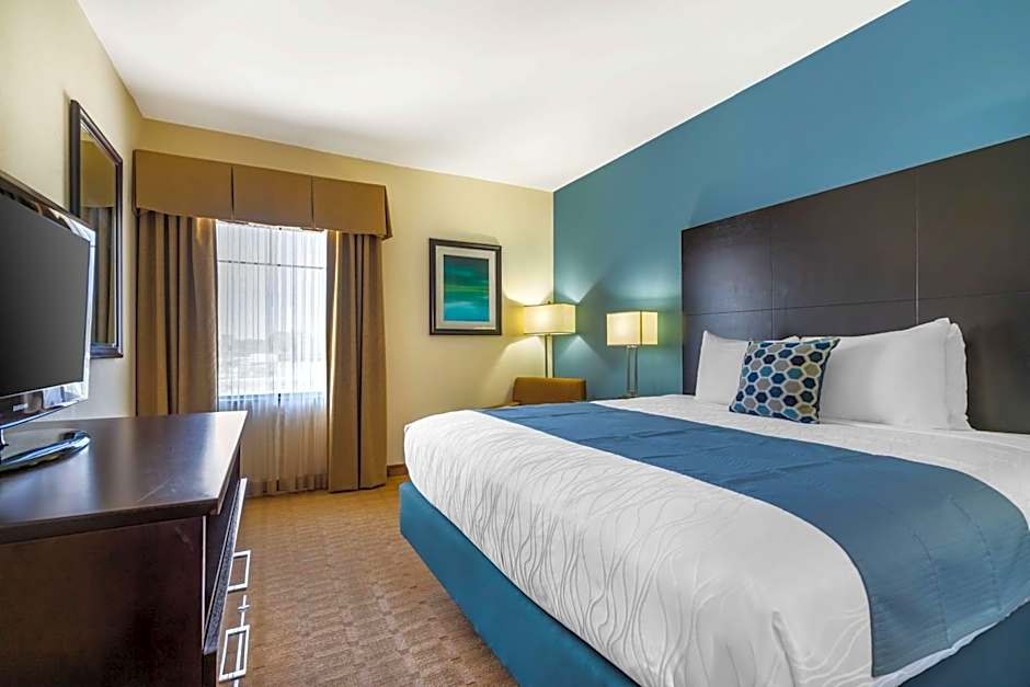 Best Western Plus Lytle Inn And Suites