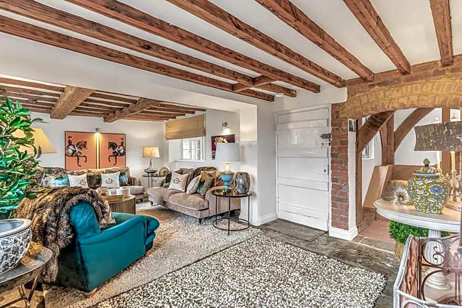 Hiron's Piece - Hot Tub Packages Available