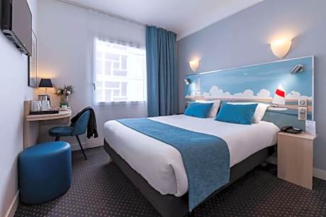 Small Double Room Courtyard Side