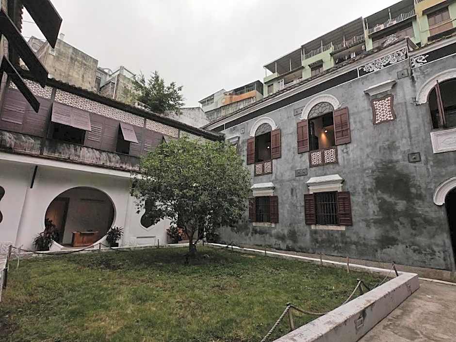 Man Va Hotel