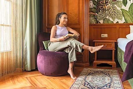 Apartment with Garden View