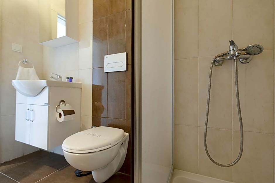 Aegean Apartments - Marina & Chios Island View