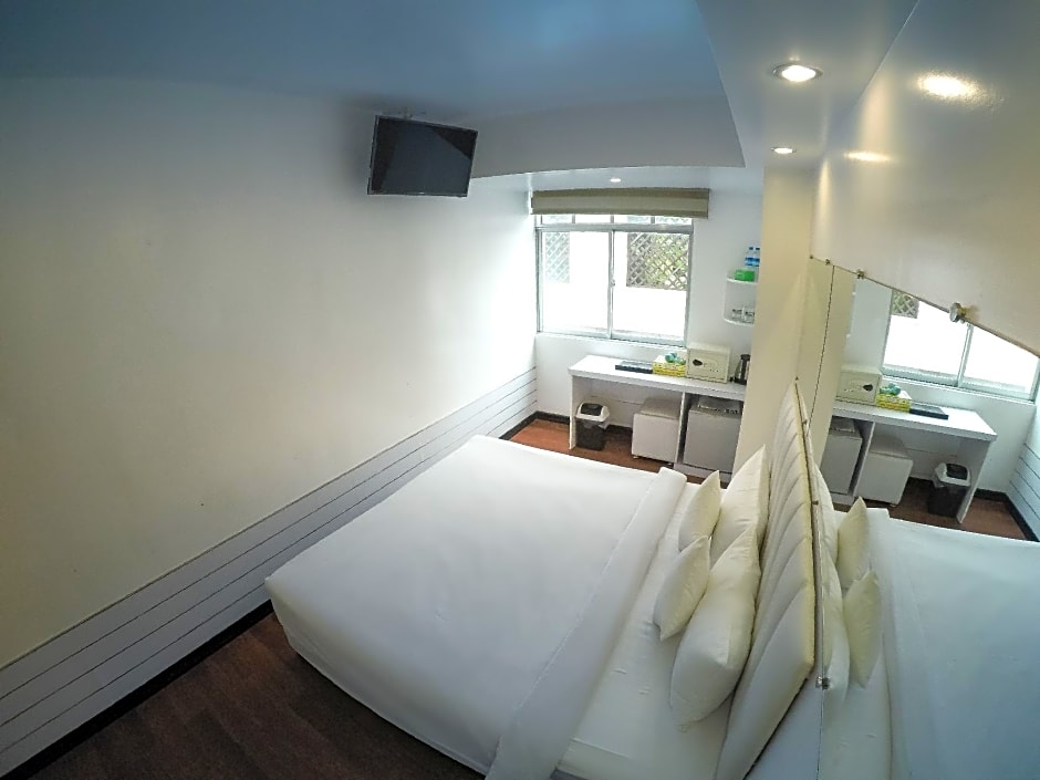 Clover City Center Hotel