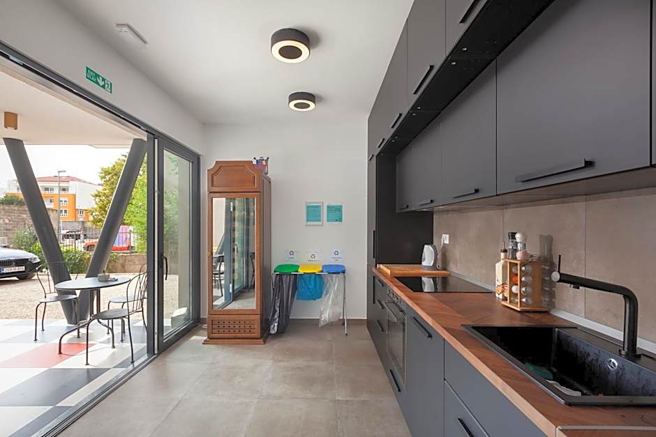 SUBTUB Hostel Makarska