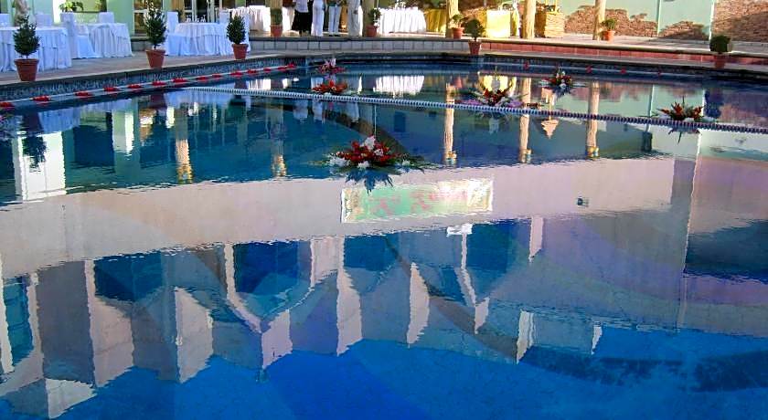 Le Grande Plaza Hotel