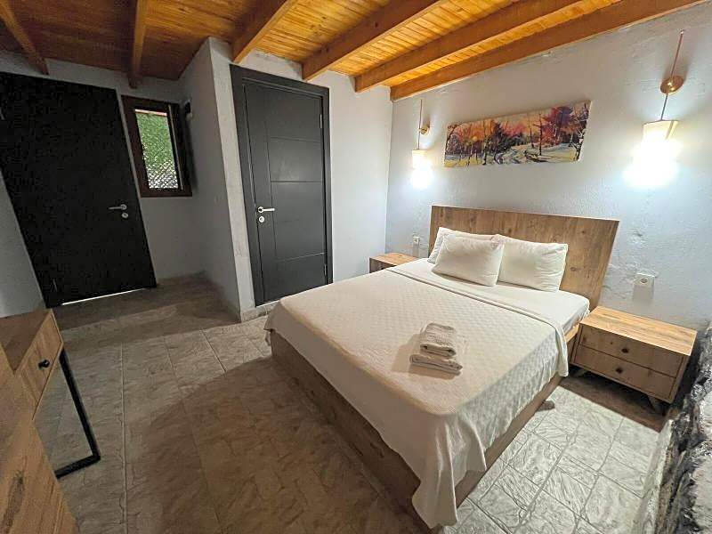 Ados Hotel