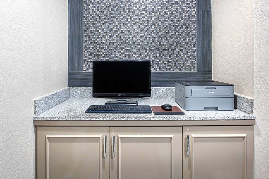 Days Inn by Wyndham Carthage