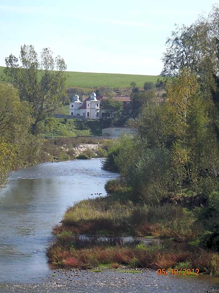 Kaštieľ Biela Dáma a Čierny Rytier