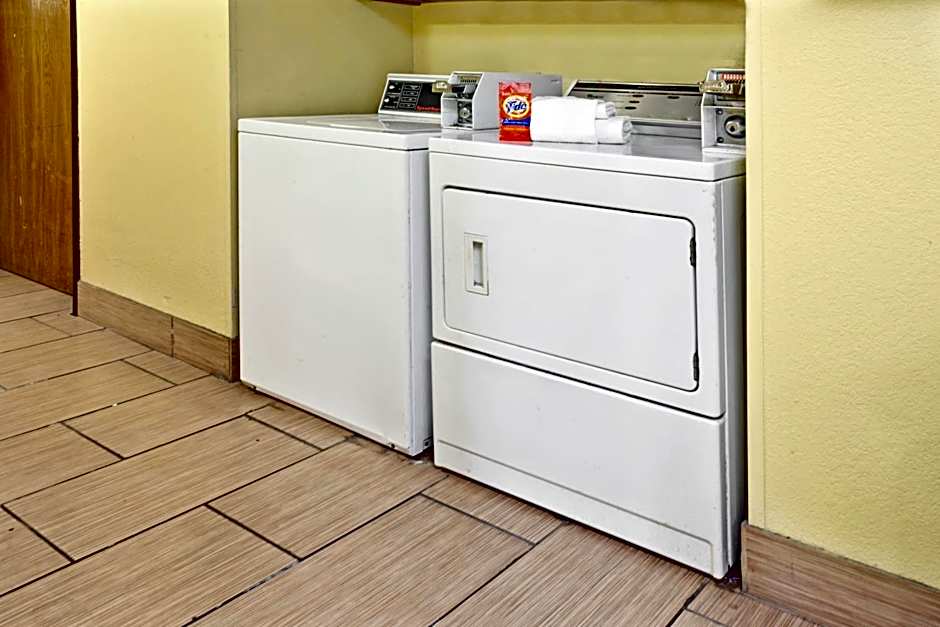 Super 8 by Wyndham Romeoville Bolingbrook