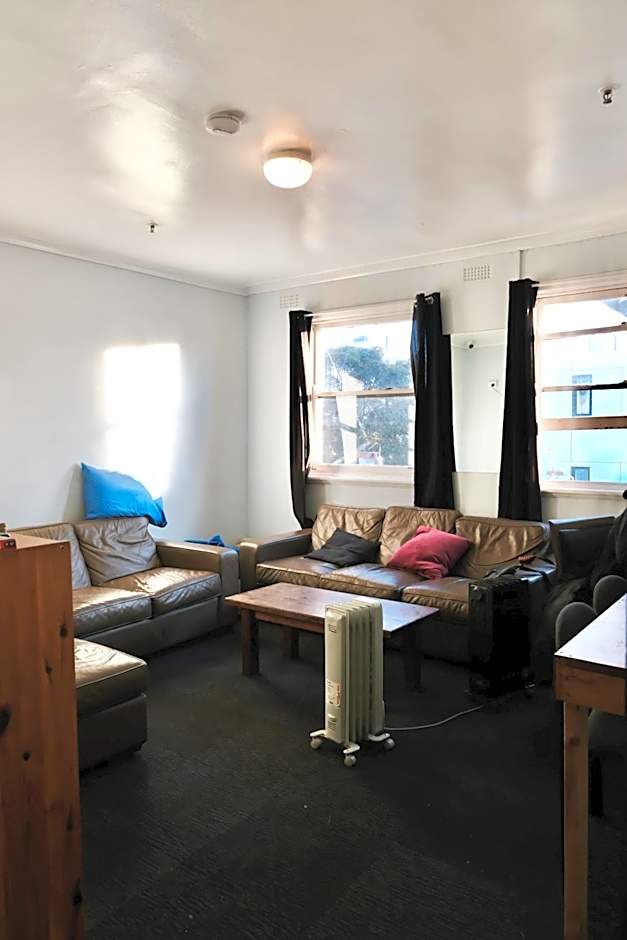 Pint On Punt Backpackers