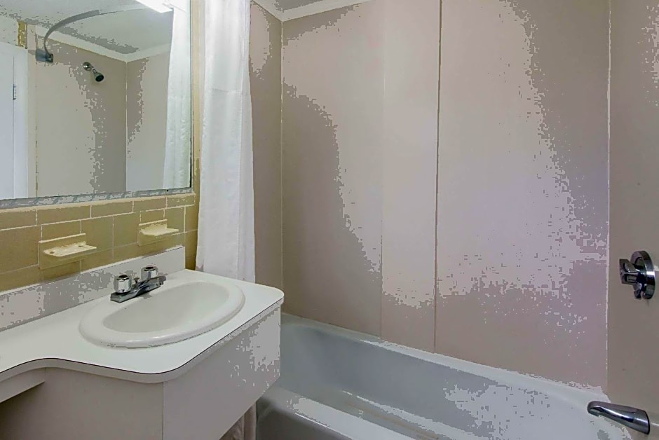 Super 8 by Wyndham W Yarmouth Hyannis/Cape Cod