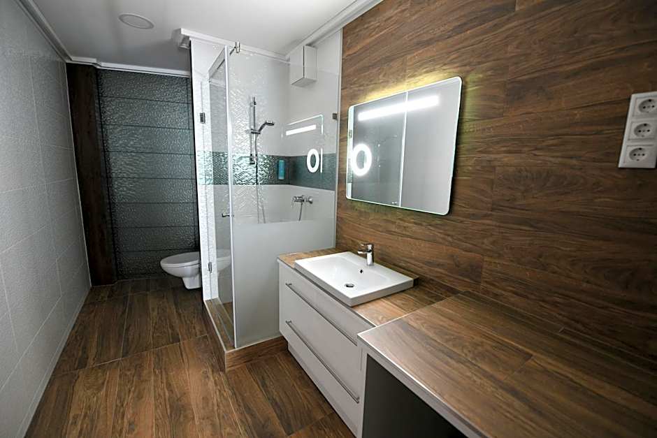 Jade Hotel-Ezüsthíd Hotel