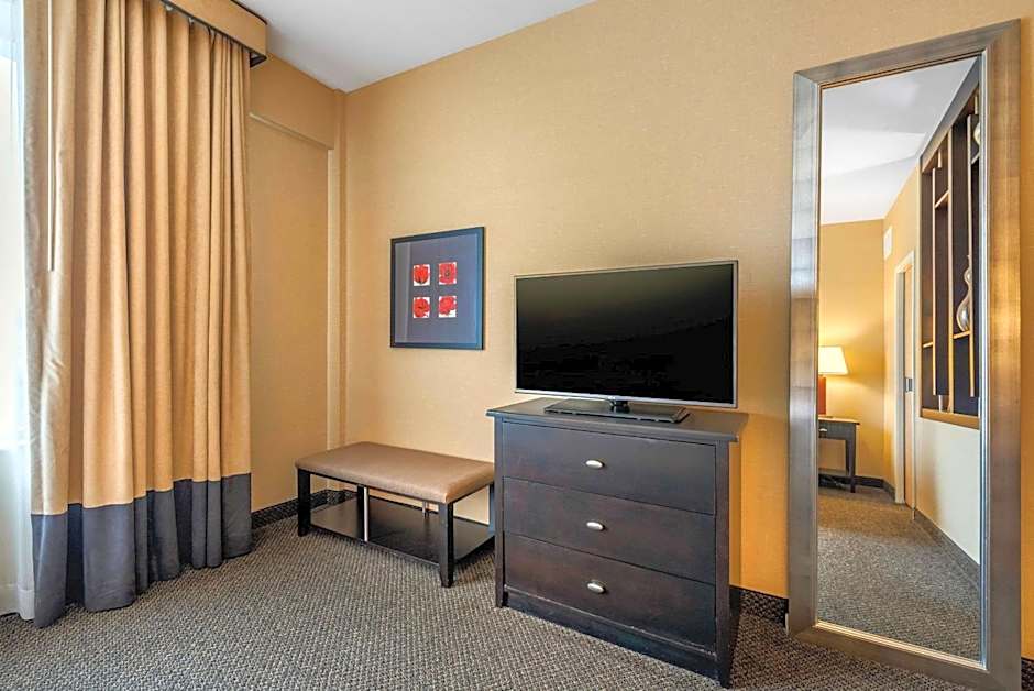 Cambria Hotel Akron - Canton Airport