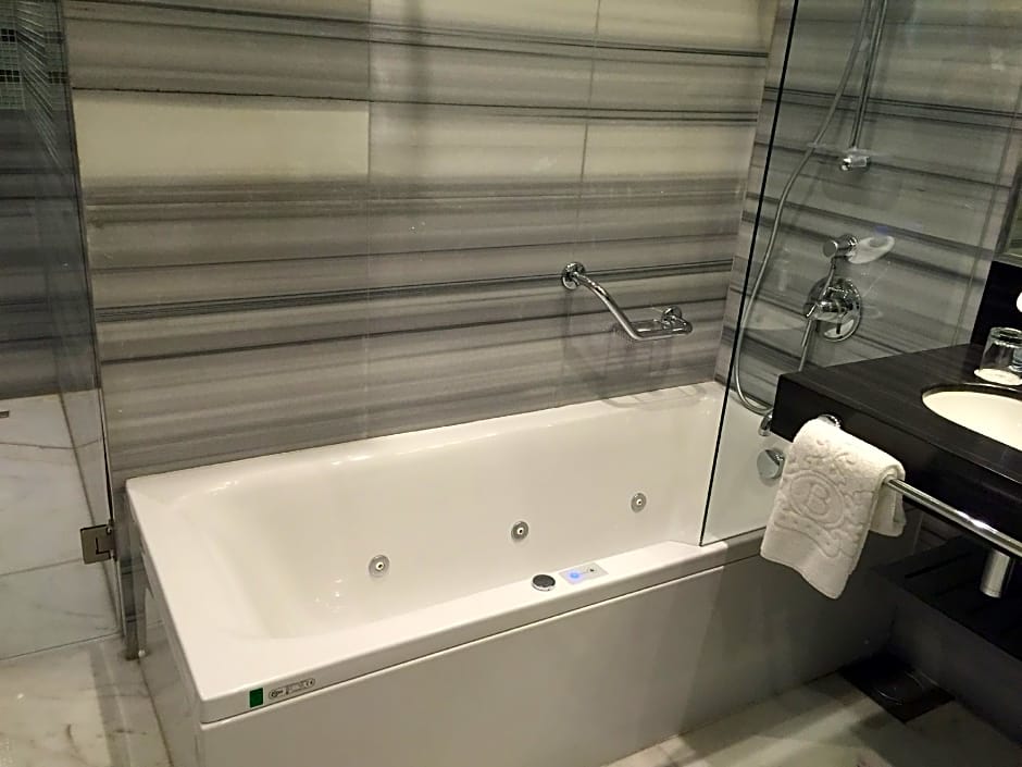 Le Bristol Hotel