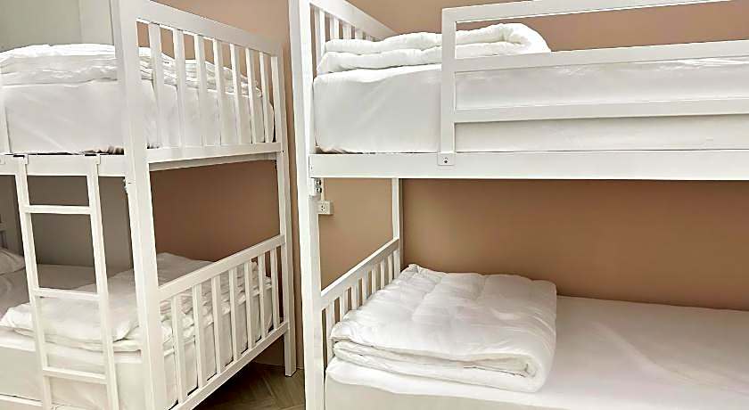 Montana Hotel & Hostel Phuket