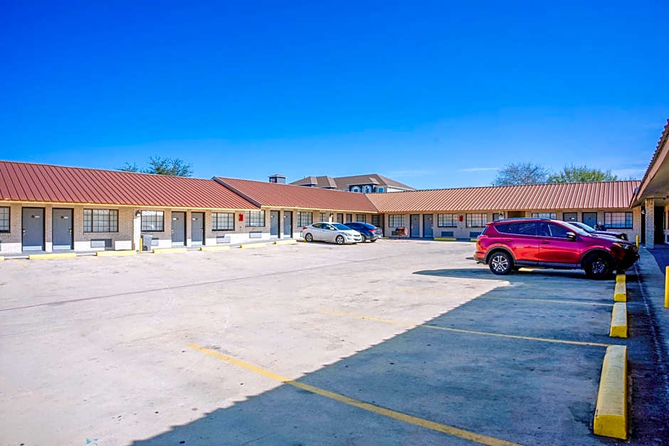 Pleasanton Executive Inn By OYO