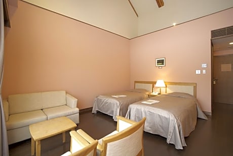 Twin Room with Private Bathroom