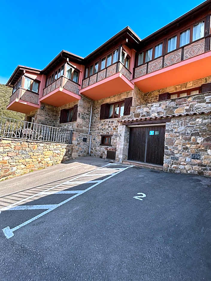 Apartamentos La Montaña