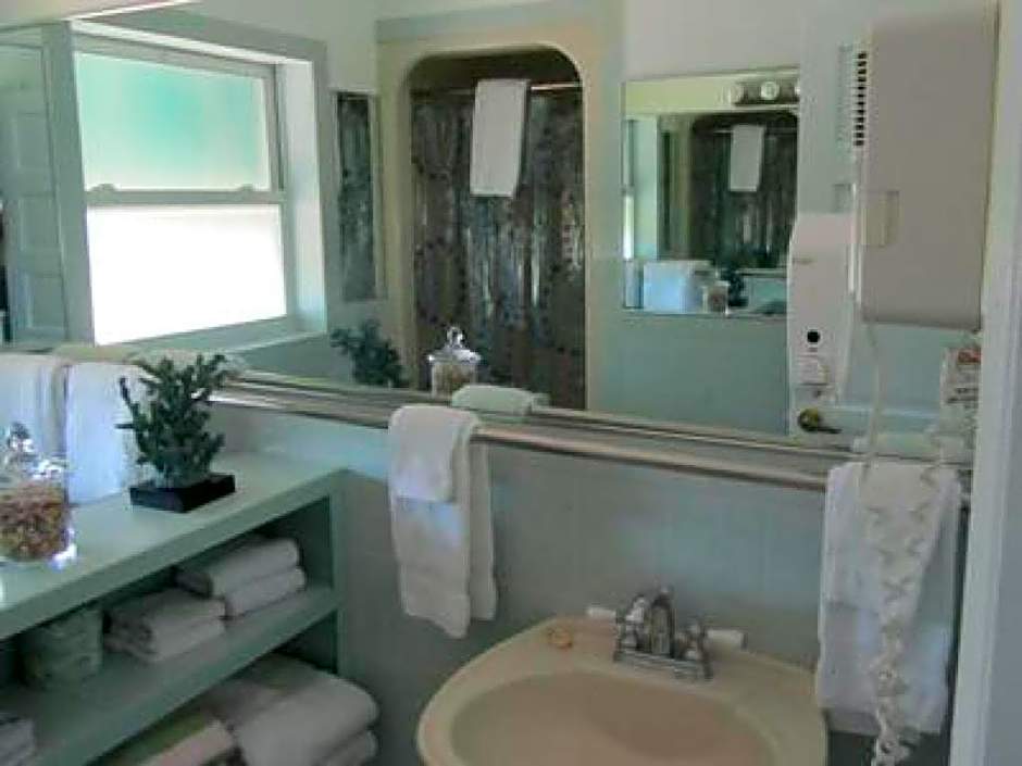 Suite Dreams Inn by the Beach