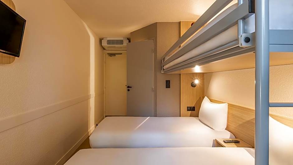 Premiere Classe Paris Ouest - Pont de Suresnes Hotel