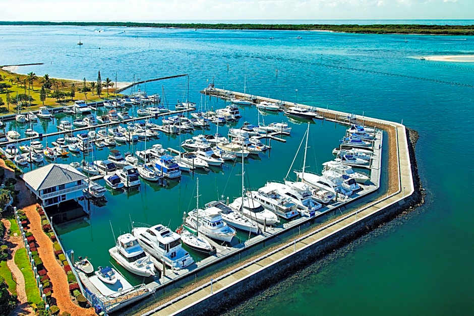 Broadwater Shores Waterfront Apartments
