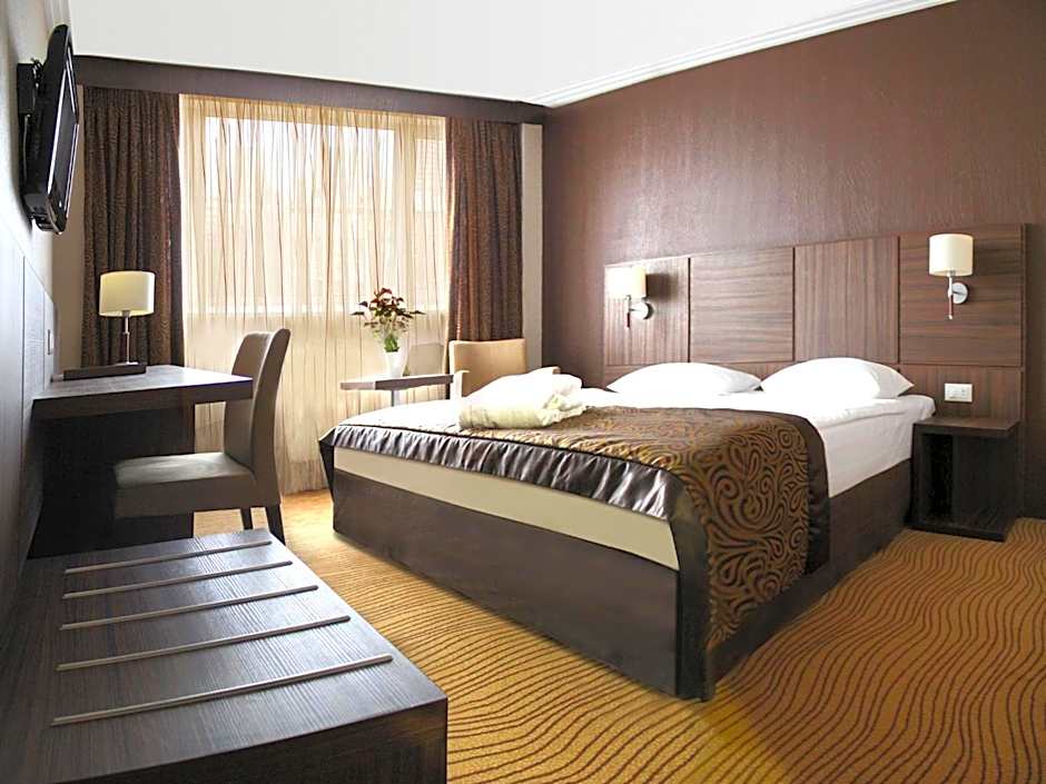 Photo 1 of 5 of Business Double or Twin Room