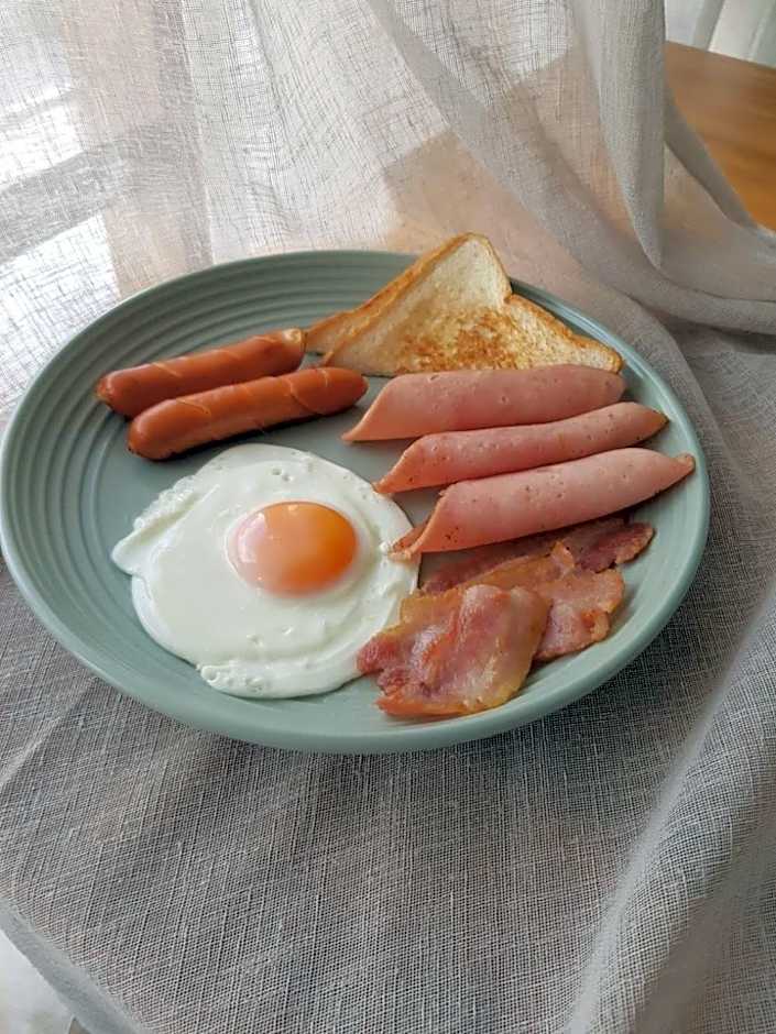 Moonlight Cafe and Hotel