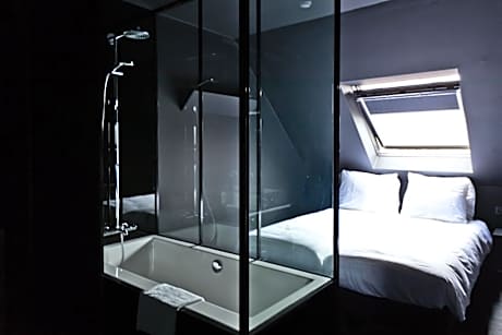 Standard Double Room with Air-conditioning