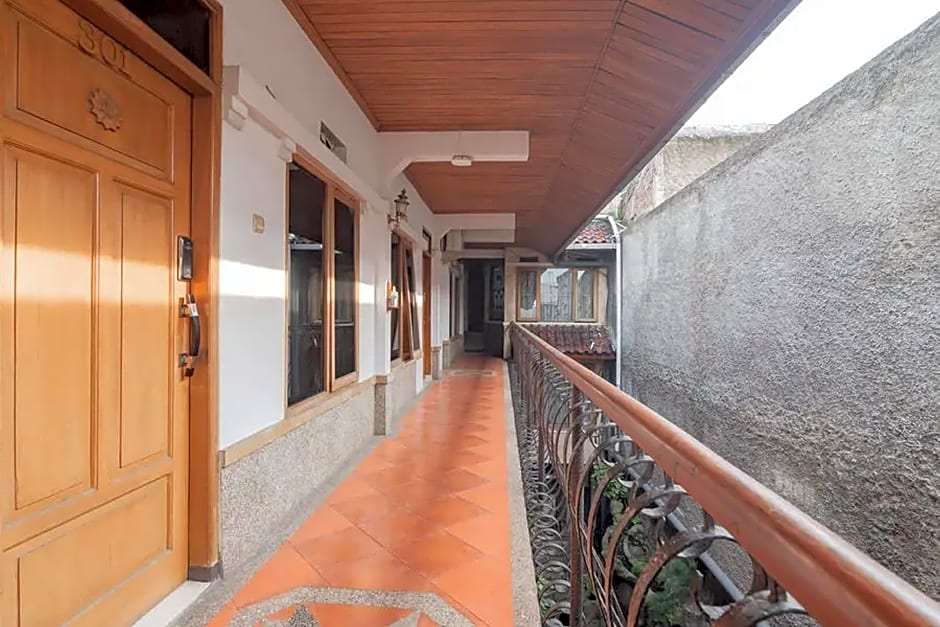 RedDoorz @ Arwiga Hotel near RS Hasan Sadikin Bandung