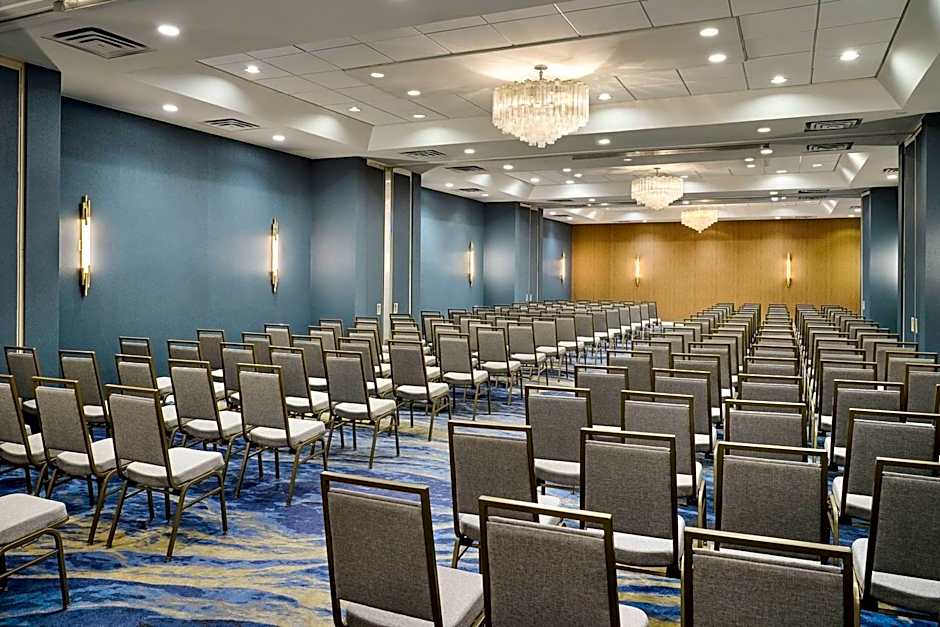 Sheraton Grand Rapids Airport Hotel