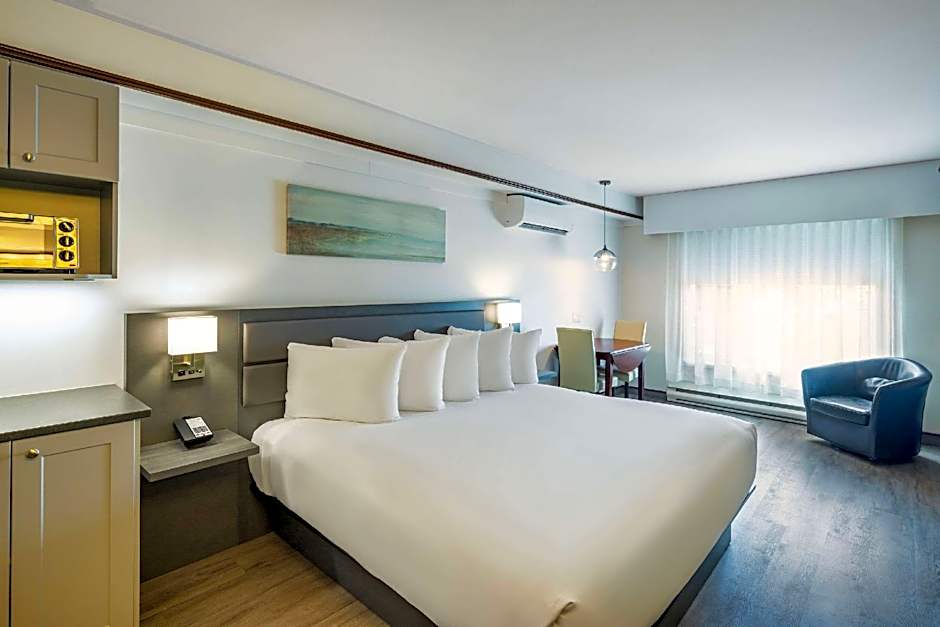Photo 1 of 4 of 1 King Bed Suite