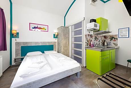 Amber Gardenview Studios Downtown