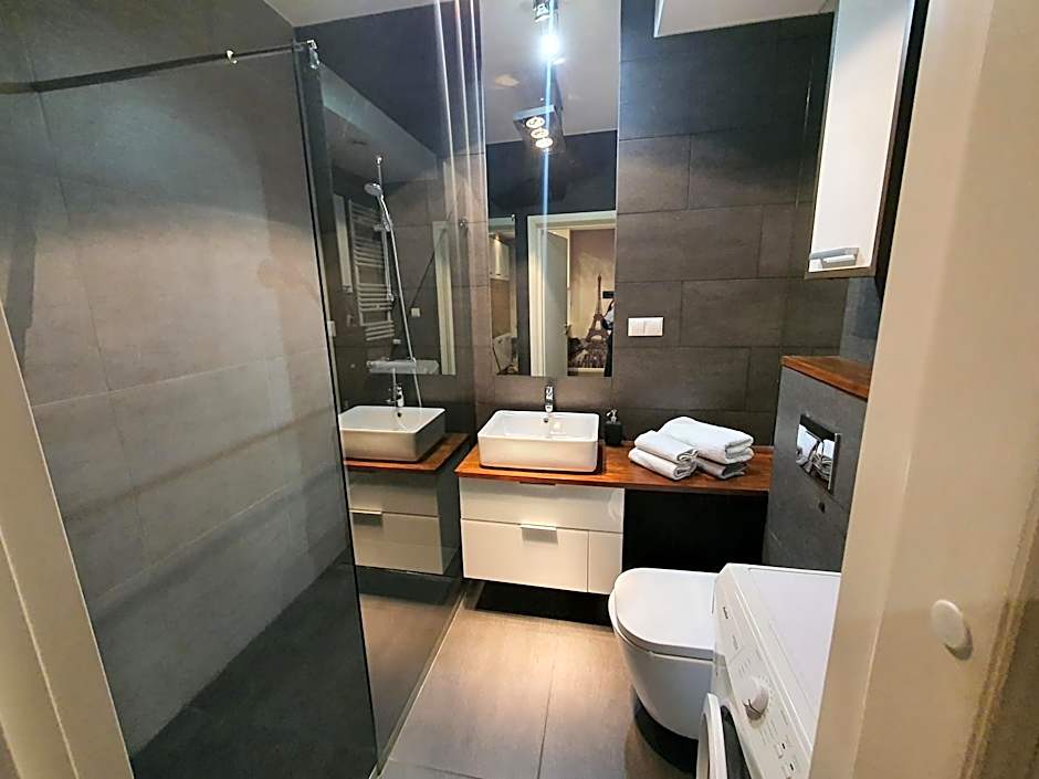 Platinum Towers by CityApartmentsPARKING